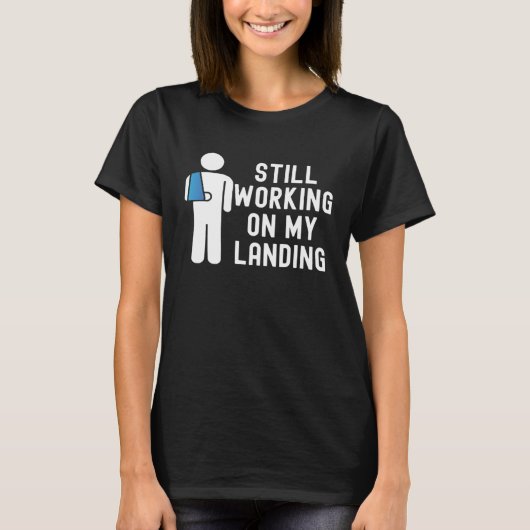 Nog bezig met mijn landing Gebroken arm gips herst T-shirt (Voorkant)