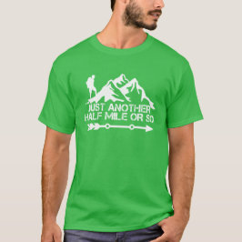 Nog een halve mijl of zo groen wandelen t-shirt