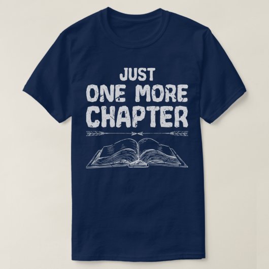 Nog één hoofdstuk Grappig leesboek liefhebber T-shirt (Design voorkant)