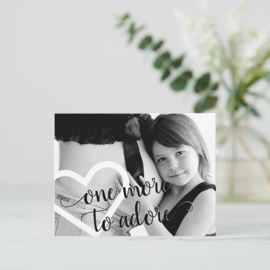 Nog eentje om te adoreren | Eenvoudige zwarte zwan Aankondigingskaart (Staand voorkant)