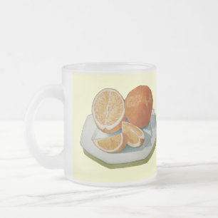 nog leven afbeelding van sinaasappels van fruit en matglas koffiemok