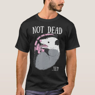 Nog niet dood, maar beschouw Funny Possum Trash De T-shirt