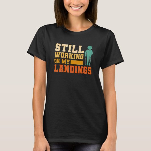 Nog steeds bezig met mijn landingen Gebroken bot b T-shirt (Voorkant)