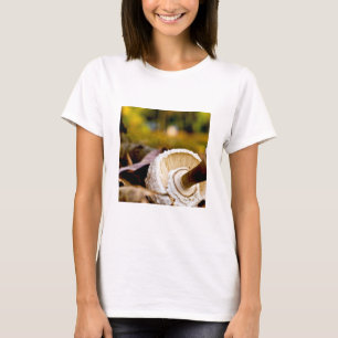 Nog steeds een paddenstoel waar is Alice? T-shirt