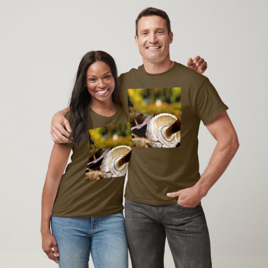 Nog steeds een paddenstoel waar is Alice? T-shirt (Unisex)