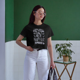 Nog steeds hier, nog steeds sterke, inheemse trots t-shirt