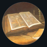 Nog steeds leven met bijbel door Vincent van Gogh Ronde Sticker<br><div class="desc">Toch is het leven met bijbel (1885) door Vincent van Gogh een schilderij van de Post Impressionisme, een mooi kunstschilderij. Een Bijbel met open pagina's, een kaars en een kleiner notitieboek op een tafel. Het was zijn eerste schilderij van een boek en werd beschouwd als een van de eerste grote...</div>