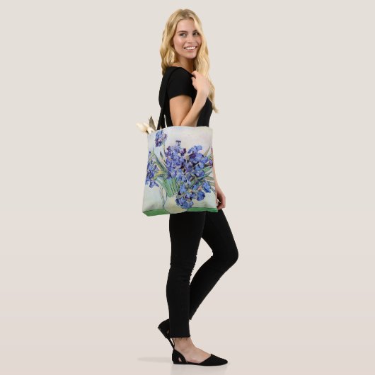 Nog steeds leven met Irises door Vincent van Gogh Tote Bag (Op model)
