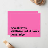 Nog steeds leven uit dozen niet oordelen heet roze notitiekaartje (Voorkant / Achterkant in situ)