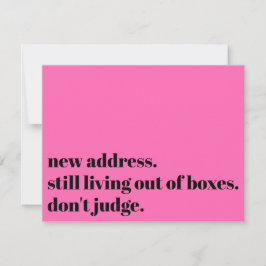 Nog steeds leven uit dozen niet oordelen heet roze notitiekaartje