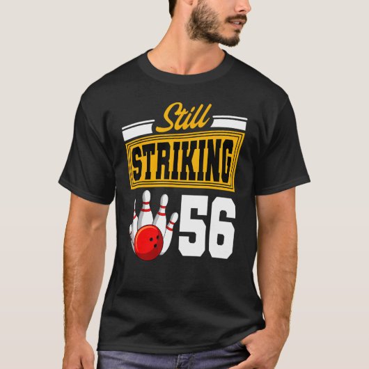Nog steeds opvallend 56-jarige Bowling Bday Party  T-shirt (Voorkant)