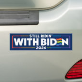 Nog steeds rijden' met Biden 2024 LGBTQ Bumpersticker (Op auto)