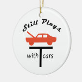 Nog steeds speelt met auto's keramisch ornament (Links)