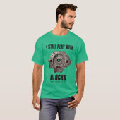 Nog steeds speelt met Chevy Blocks T-shirt (Voorkant volledig)