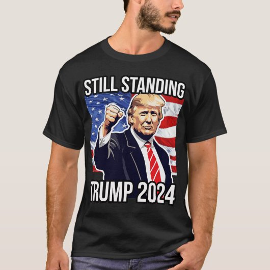 Nog steeds staande Donald Trump 2024 Fist Pump Ame T-shirt (Voorkant)