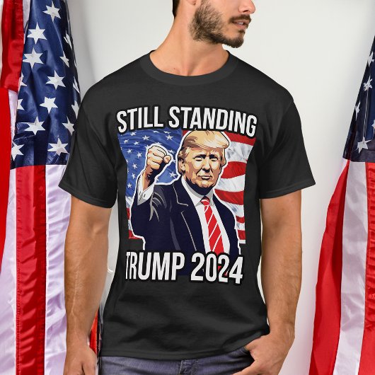 Nog steeds staande Donald Trump 2024 Fist Pump Ame T-shirt
