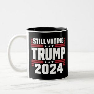 Nog steeds stemmen op Trump 2024 Patriottische Ame Tweekleurige Koffiemok