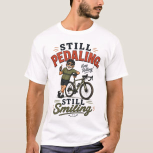 Nog steeds trappend, nog steeds lachende oude man  t-shirt