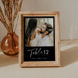 NOIR minimalistisch fotolijstnummer 5x7 Kaart<br><div class="desc">Het Collectie NOIR kenmerkt een klassieke zwarte kleur en een verbluffend modern calligrafiekmanuscriptdoopvont, die tot een blik leiden die zowel elegant als verfijnd is. Dit collectie is perfect voor koppels die een tijdloos en klassiek gevoel voor hun speciale gebeurtenis willen creëer. De vette zwarte kleurenregeling creëer een opvallend contrast met...</div>