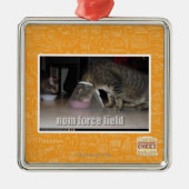 nom force field metalen ornament (Voorkant)