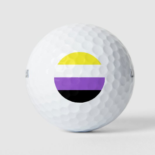 Non-binaire trots golfballen (Voorkant)