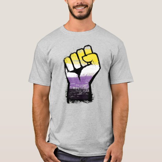 Non-binaire trots vuist t-shirt (Voorkant)