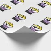 Non-binaire trotsprotestvuist cadeaupapier (Hoek)