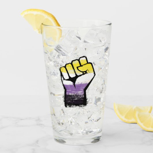 Non-binaire trotsprotestvuist glas (Voorkant ijs)