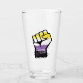 Non-binaire trotsprotestvuist glas (Voorkant)