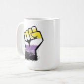 Non-binaire trotsprotestvuist koffiemok (Voorkant links)