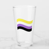 Non-binaire vlag zwaaiend glas (Voorkant)