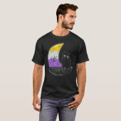 Nonbinary moon Space Cat LGBT Pride with NB Non Bi T-shirt (Voorkant volledig)