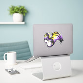 Nonbinary Pride Dragon Sticker (Laptop op bureau)