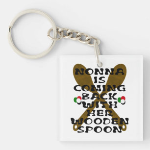 Nonna komt terug met haar houten lepel sleutelhanger