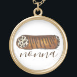 Nonna's Kitchen Italiaanse grootmoeder Cannoli Pas Goud Vergulden Ketting<br><div class="desc">Het ontwerp is voorzien van een originele markeerafbeelding van een heerlijk chocoladeschip cannoli-gebak. Een Italiaanse voedselfavoriet! Dit Italiaanse bakkerijmodel is ook beschikbaar voor andere producten. Zie je niet wat je zoekt? Hulp nodig bij aanpassingen? Neem contact op met Rebecca om iets voor je te ontwerpen.</div>