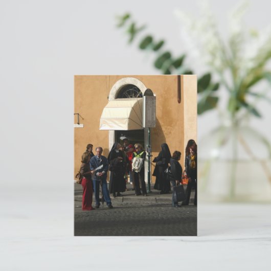 Nonnen bij bushalte briefkaart (Staand voorkant)