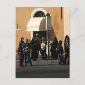 Nonnen bij bushalte briefkaart