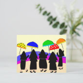 Nonnen met Paraplu's die "Regen " verwachten Briefkaart (Staand voorkant)