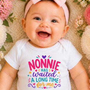 Nonnie heeft kleurrijke baby body gewacht romper