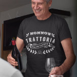 Nonno's Trattoria Italiaanse opa Kitchen T-shirt<br><div class="desc">Perfetto. De Italiaanse chef-kok in je leven met dit unieke geschenk. Ons gepersonaliseerde shirt is voorzien van "Nonno's Trattoria, Authentic Italy Cuisine, sindsdien [jaar]" in een witte tekst. Aanpassen met een geboortejaar, jaar van aankoop thuis of het huidige jaar voor een leuke wens. Houd ons voorbeeld voor Nonno, of ruil...</div>