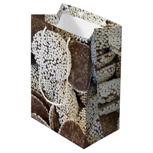 Nonpareil Snoep Medium Cadeauzakje (Voorkant Gekanteld)