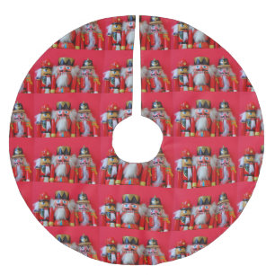 Noodkrakers in rode uniformen kerstboom rok