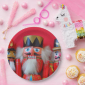 Noodkrakers in rode uniformen papieren bordje (Feest)