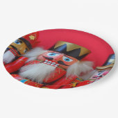 Noodkrakers in rode uniformen papieren bordje (Gekanteld)