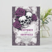 Noodlijdende Skulls Paarse Rozen Halloween Party Kaart (Staand voorkant)