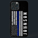 Noodlijdende Stijl Politie Vlag Gepersonaliseerde  iPhone 13 Pro Max Hoesje<br><div class="desc">Deze unieke telefoonhoes heeft een dunne blauwe lijn vlag in het midden in een ruige gebarsten en verdrietige stijl. Aan de zijkant hiervan is een plek voor de unieke voor- of achternaam van uw persoon of ontvanger van uw cadeau.</div>