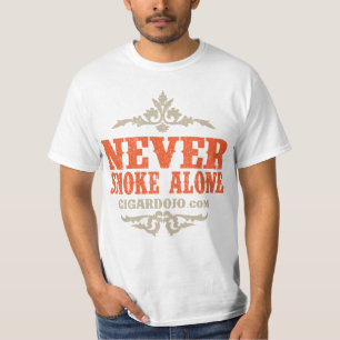 Nooit alleen roken, kleurenontwerp t-shirt