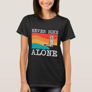 Nooit Alleen Wandelen Akita Grafisch Wandelen T-shirt