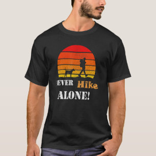 Nooit alleen wandelen hond t-shirt