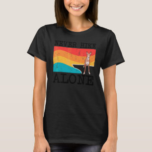 Nooit alleen wandelen Ibizan Hound Grafisch Wandel T-shirt
